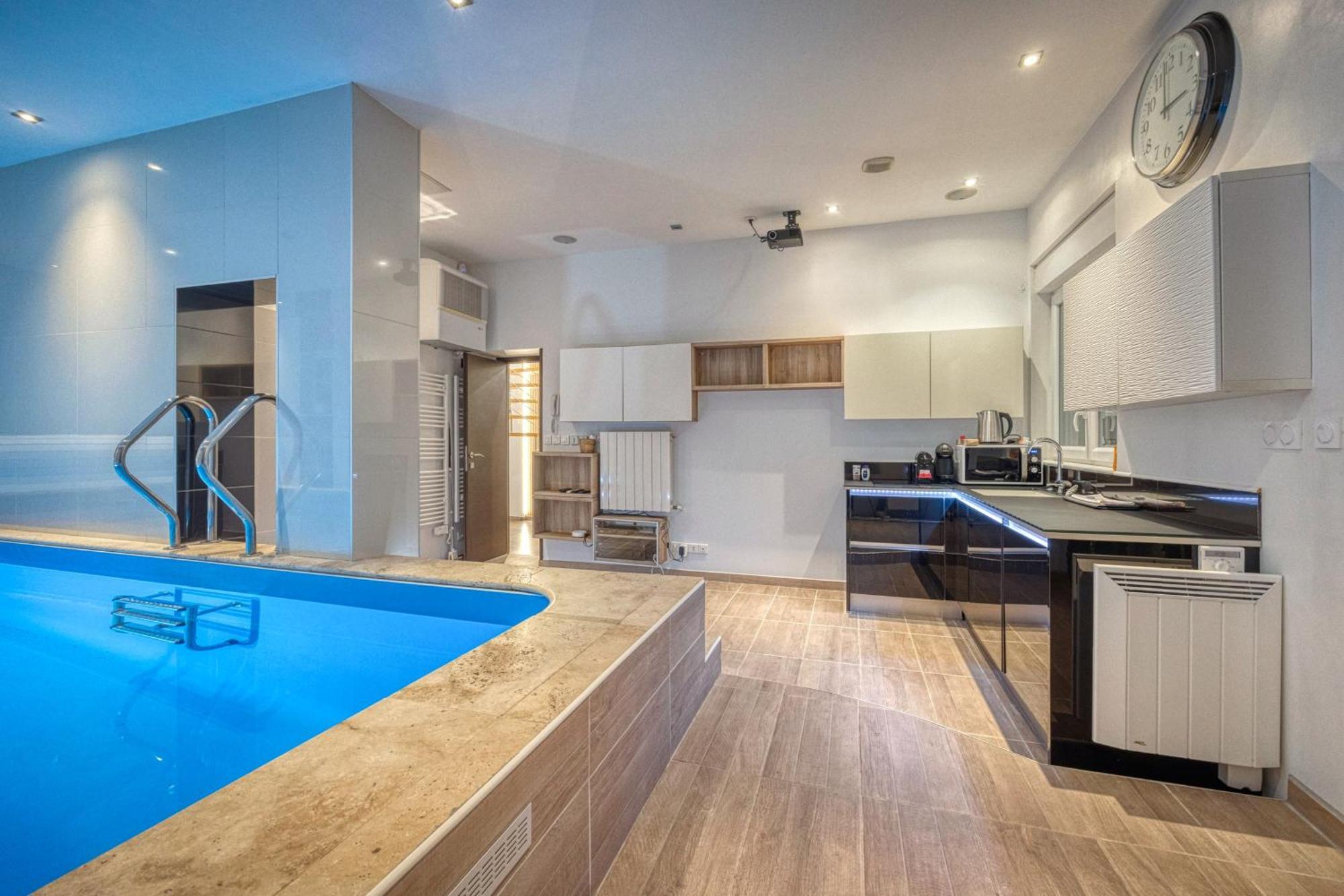 La Villa - Piscine / Karaoke / Jeux Fontaine  Dış mekan fotoğraf