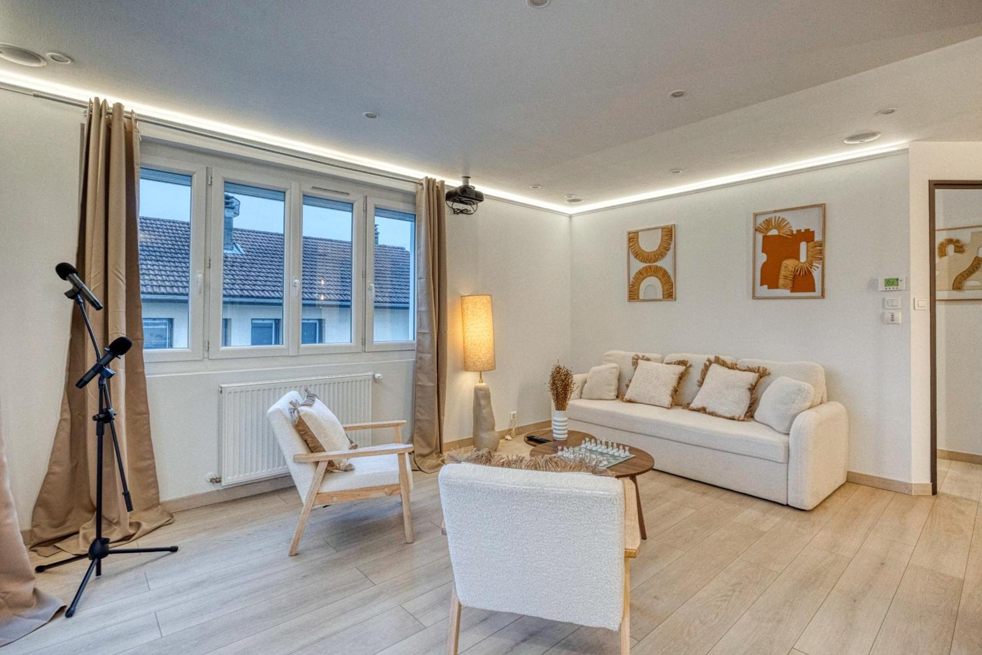 La Villa - Piscine / Karaoke / Jeux Fontaine  Dış mekan fotoğraf